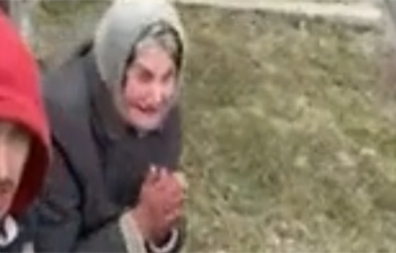 Украинская старушка расплакалась после приветствия «Добрый вечер. Мы из Украины»
