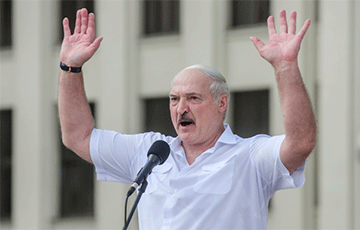 «Лукашенко панически боится»