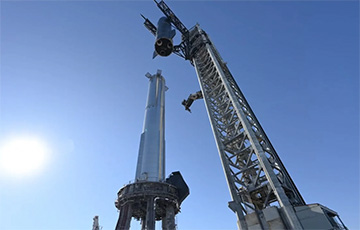 Илон Маск показал в действии гигантскую башню, которая будет ловить ракеты