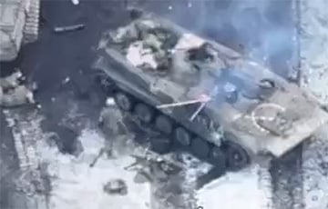 Водитель московитской БМП раздавил тела раненых оккупантов вблизи Угледара
