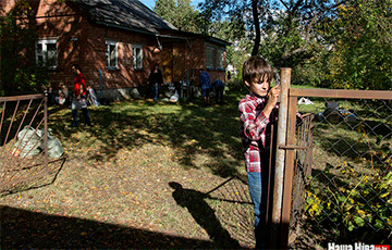 Активисты привели в порядок сад Бородулина и посетили дом Быкова