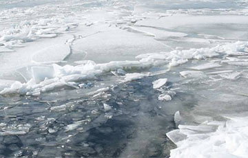 Беларусские рыбаки провалились под первый зимний лед