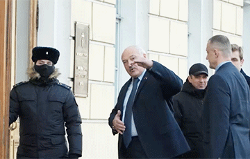 Лукашенко прилетел в РФ и заявил, что он «питерский»