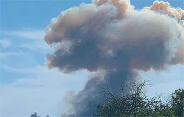 Новые взрывы в окрестностях Херсона: в Чернобаевке начался пожар