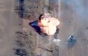 Бойцы ВСУ с воздуха уничтожают бегущих с поля боя оккупантов