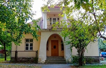 «Паркет с царских времен»: в Гродно продают квартиру в доме, которому почти 100 лет