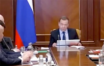 Медведев набросился на директоров военных заводов РФ с «телеграммой Сталина»