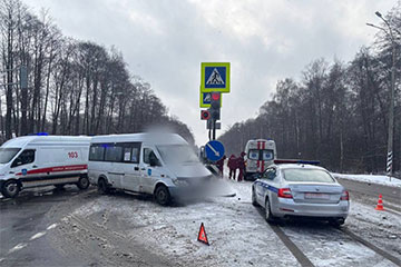 Под Брестом маршрутка не разъехалась со скорой с включенными мигалками