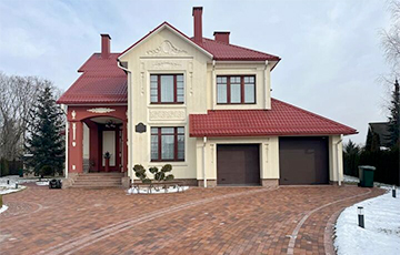 В Дроздах за $2 миллиона продают дом экс-главы МВД