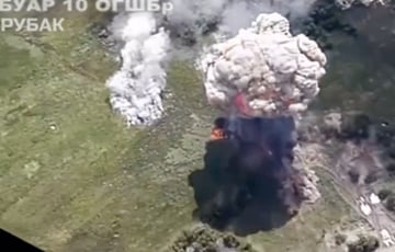 Мощную детонацию московитской САУ «Мста-С» после попадания дрона показали на видео