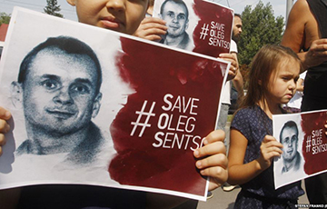 В центре Москвы проходят акции в поддержку Олега Сенцова