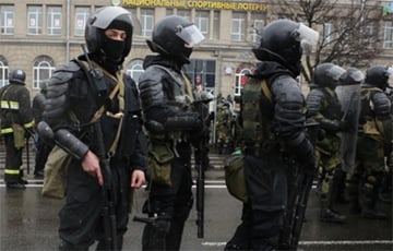 «Были в балаклавах и с оружием»