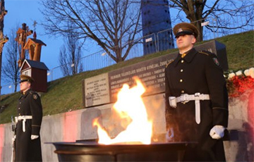 В Вильнюсе зажгли костры в память о защитниках свободы