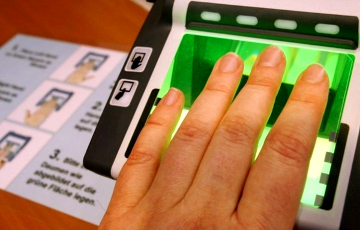 Страны Шенгена ввели биометрические визы для белорусов