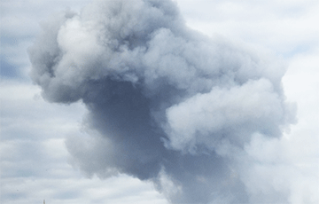 «Очень много дыма и взрывов»: атакована авиабаза РФ в Бердянске