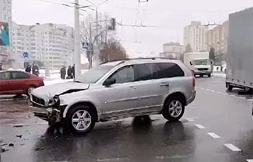 В Минске после ДТП опрокинулась машина «скорой помощи»