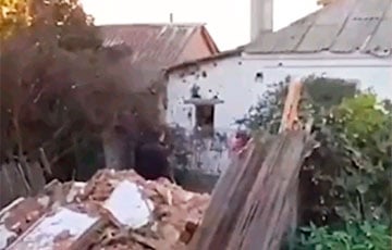 Московитский танк выстрелил в частный дом в Крыму