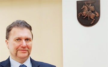 Максим Винярский в Сейме Литвы: Люди, которые слили протесты 2020 года, не могут нас представлять