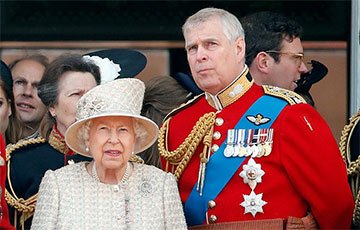 Сын Елизаветы II рассказал, как она переживает уход из жизни принца Филиппа