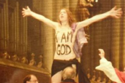 Участница Femen сорвала рождественскую мессу в Кельне