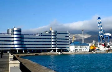 Дроны атаковали крупнейший нефтяной терминал в порту Новомосковитска