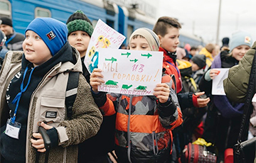 Московиты заставляют украинских детей слушать лекции «вагнеровцев»