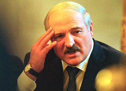 Лукашенко объявил траур по Чавесу и отменил 8 Марта