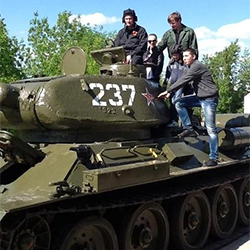В Луганске террористы захватили танк Т-34