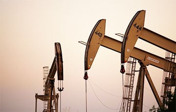 Цена на нефть рекордно обвалилась