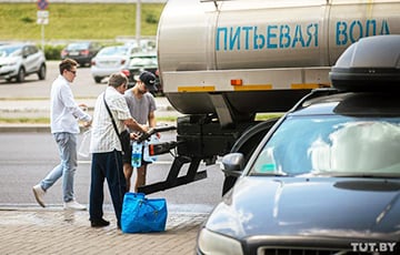 В столичное Уручье отправили цистерны с питьевой водой