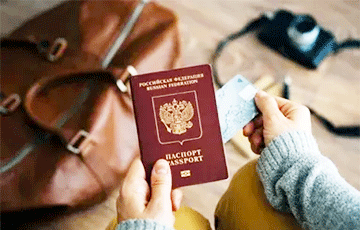 Московитку в Европе не пустили в самолет из-за гражданства: она устроила истерику