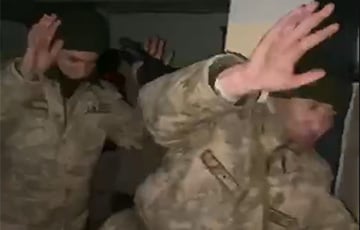 Повстанцы в Казахстане захватывают в плен военных