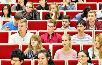 За год в Беларуси стало на 60 тысяч студентов меньше