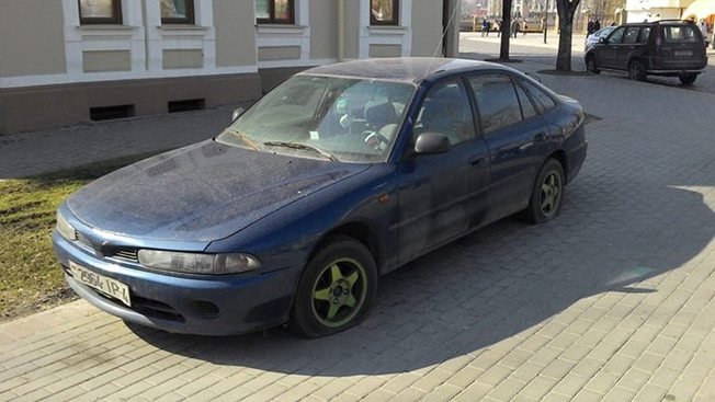 Гродненцы пробили колеса авто с флагом России