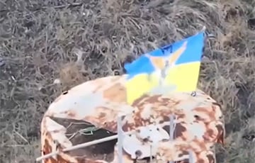 Пограничники установили флаг Украины практически над позициями оккупантов около Бахмута