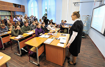 В крупнейшем нефтяном регионе Московии начались задержки зарплат учителей