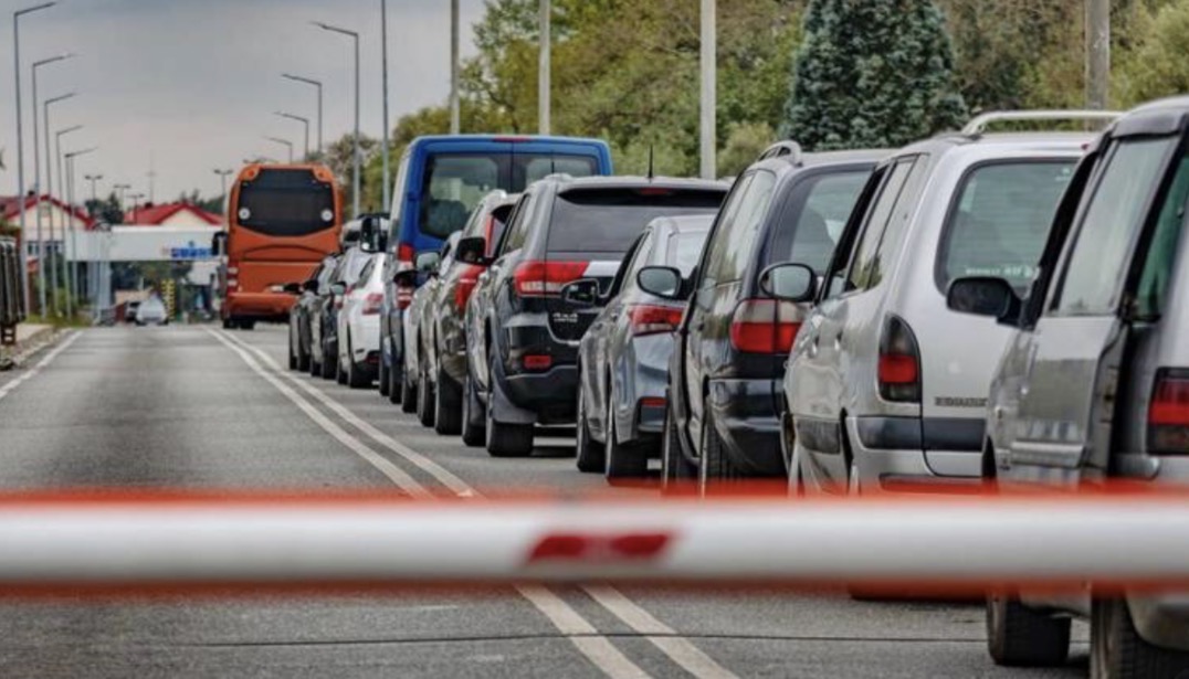 ГПК Беларуси: очереди на выезд в Польшу и Литву стремительно растут