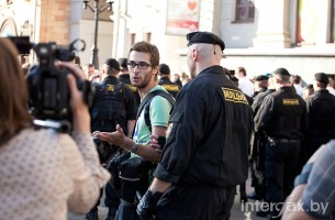 БАЖ требует от Кулешова объясниться о задержаниях журналистов