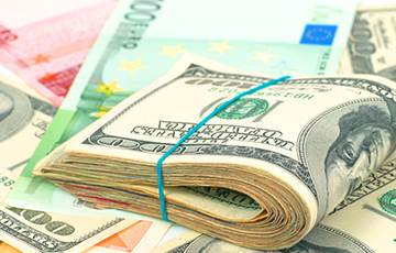 Доллар пошел вверх на торгах в Беларуси