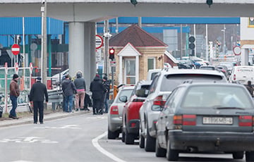 На выезд из Беларуси в Польшу снова выросли огромные очереди