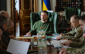 Зеленский провел «максимально конкретное» совещание с военными и членами правительства