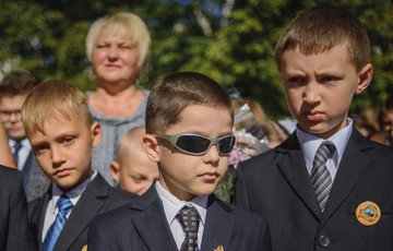 Опасная школьная форма из Беларуси шилась из ткани российского поставщика