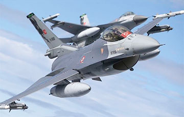 Истребитель F-16 упал на оживленное шоссе в Турции