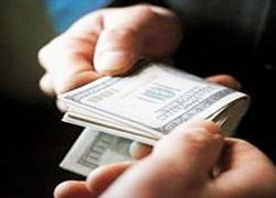 Валютчики в Жлобине продают доллар по 19 тысяч рублей