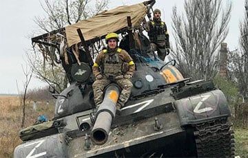 Бойцы ВСУ показали брошенную бежавшими из Херсона московитами технику