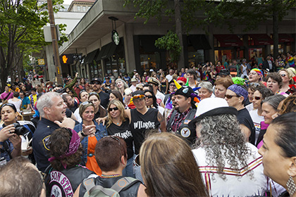 В участницу гей-парада в Сиэтле врезался дрон