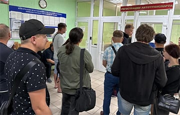 «Бессмысленно»: в ГАИ ответили на жалобы о ночных очередях за талонами