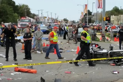 В Оклахоме автомобилистка врезалась в зрителей парада