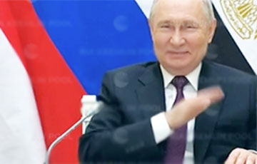 Видеофакт: Путин вскинул руку в нацистском приветствии