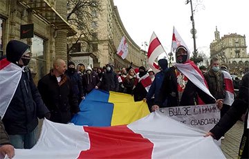 Белорусы Киева вышли на марш с призывом к всеобщей забастовке